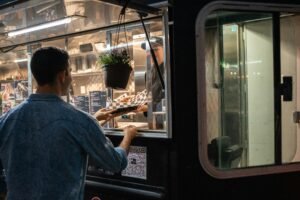 Lire la suite à propos de l’article Food trucks à Bordeaux : la carte complète 2025